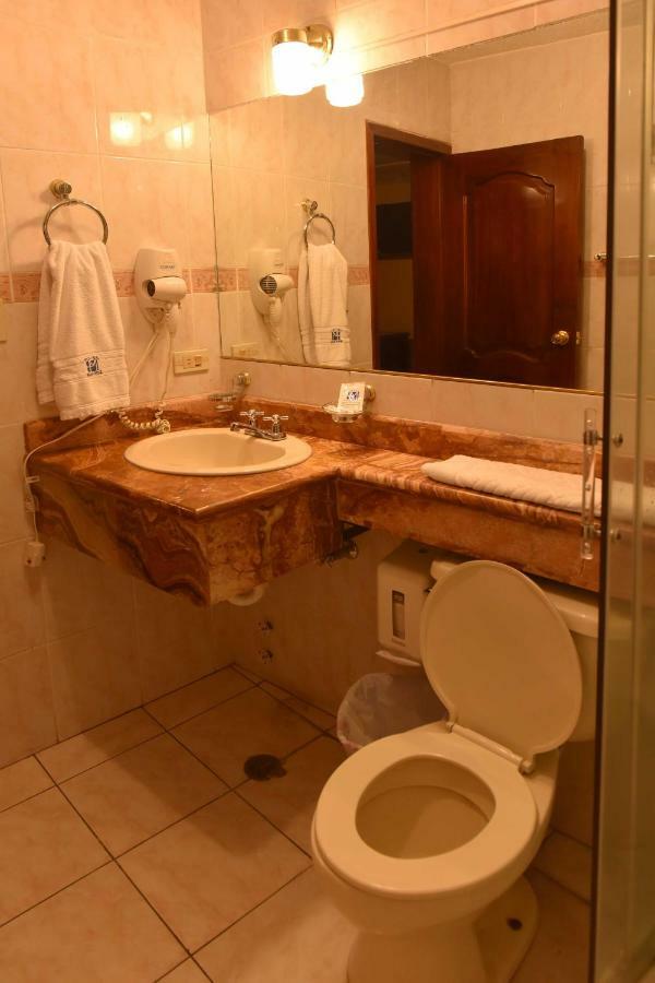 Hotel Makroz Latacunga Kültér fotó