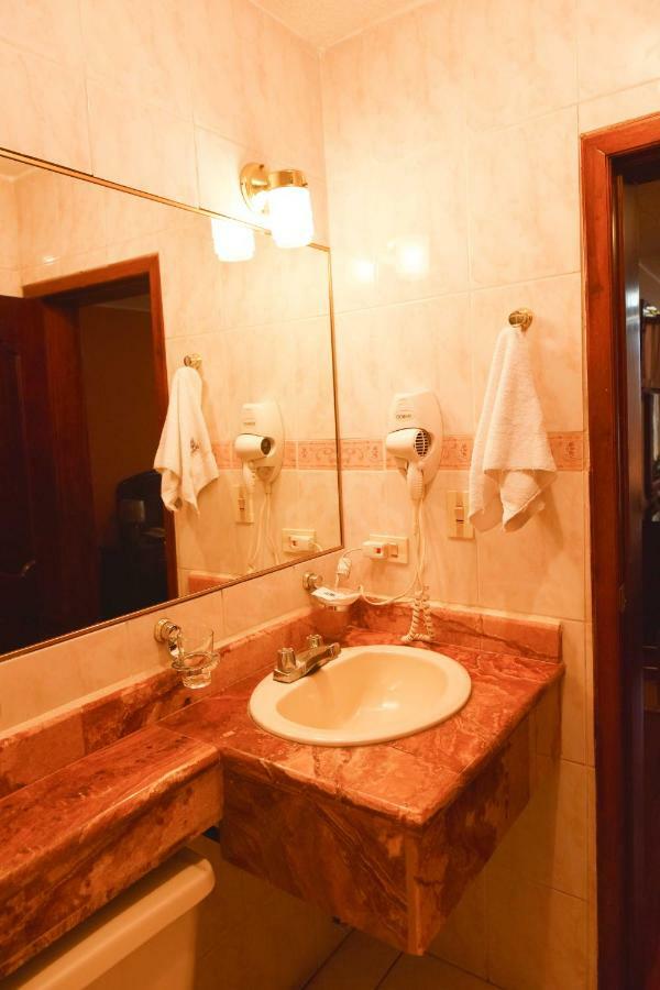 Hotel Makroz Latacunga Kültér fotó